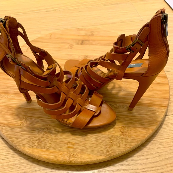 Gray by Saks Fifth Ave “Winnie” strappy high heels Size 5.5 EXCELLENT CONDITION - Picture 2 of 10